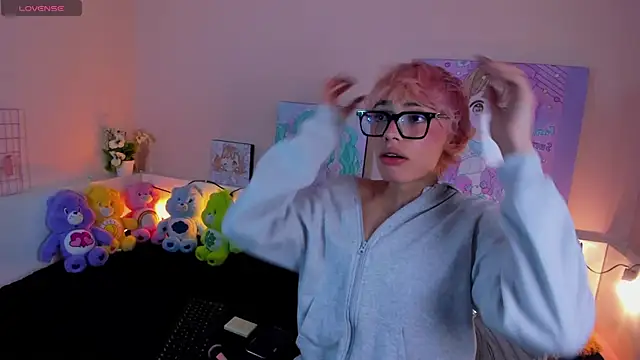 Strawberry Kitty  online show from October 21, 2025, 9:36 pm