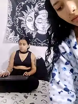 Snapshot of emily_n_abby chatting on April 25, 2026, 1:25 pm emily n abby online show from April 25, 2026, 1:25 pm