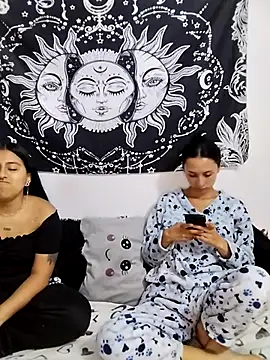 Snapshot of emily_n_abby chatting on April 18, 2026, 1:24 pm emily n abby online show from April 18, 2026, 1:24 pm