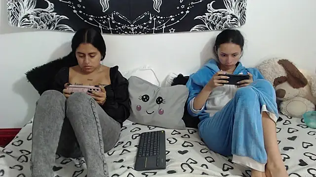 Snapshot of emily_n_abby chatting on May 23, 2026, 2:16 pm emily n abby online show from May 23, 2026, 2:16 pm