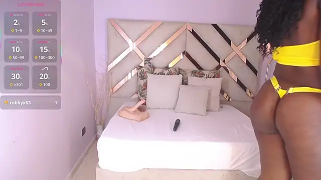 Maiacharris  online show from January 12, 2026, 12:45 pm