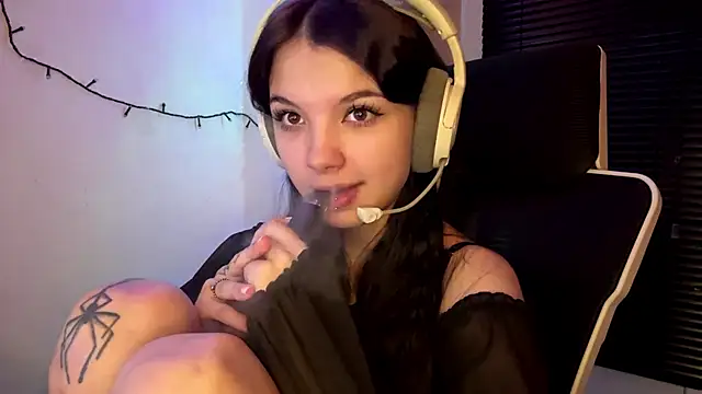 HanaMantanaDell online show from February 10, 2026, 5:23 pm