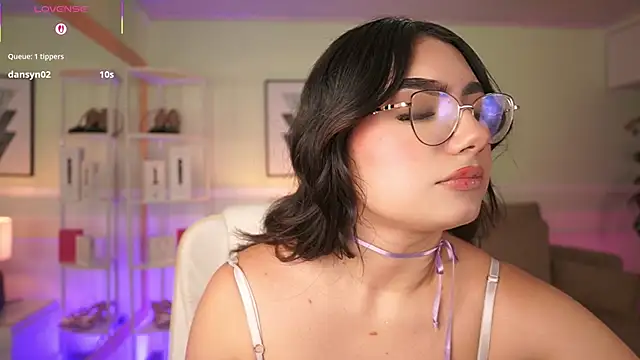 EmilyTurneer online show from April 16, 2026, 9:39 pm