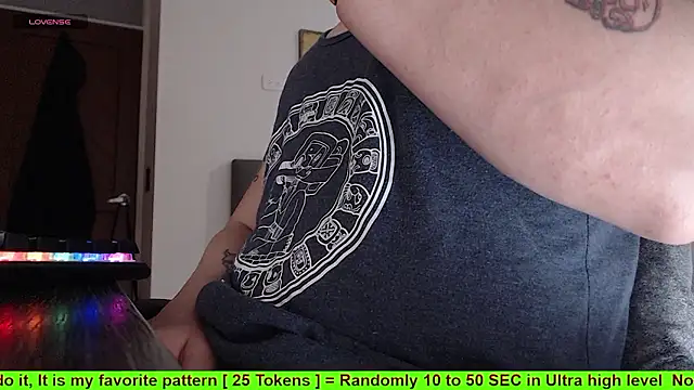 Snapshot of SugaredDigit chatting on January 17, 2026, 12:31 pm SugaredDigit online show from January 17, 2026, 12:31 pm