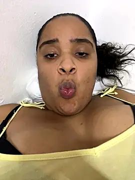 Snapshot of sararose2001 chatting on October 18, 2025, 1:51 am sararose2001 online show from October 18, 2025, 1:51 am