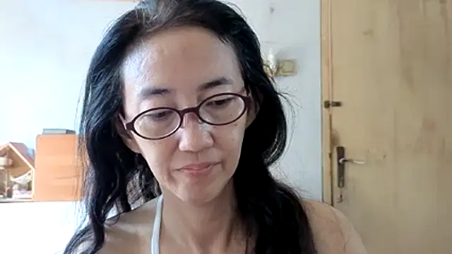 princessD077 online show from May 9, 2026, 2:37 am