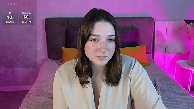 AnnieDodge online show from October 21, 2025, 1:49 am