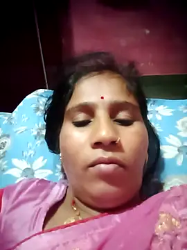 Snapshot of OliveGreen22 chatting on November 2, 2025, 8:47 pm OliveGreen22 online show from November 2, 2025, 8:47 pm