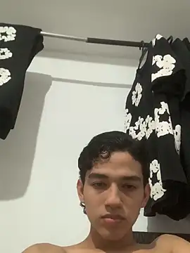 Snapshot of Alex_king17 chatting on April 5, 2026, 6:42 am Alex king17 online show from April 5, 2026, 6:42 am