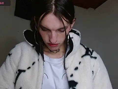 Scarlett crastrawberry online show from April 14, 2026, 1:43 am