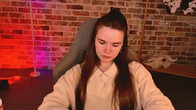 May Bloom online show from March 28, 2026, 9:10 am