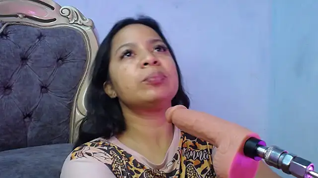 lazzy6565 online show from April 11, 2026, 10:41 am