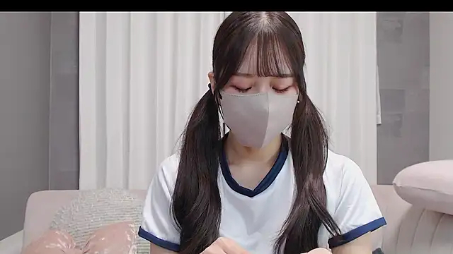 Snapshot of LOVE_MIREI_LOVE chatting on November 4, 2025, 11:25 am LOVE MIREI LOVE online show from November 4, 2025, 11:25 am