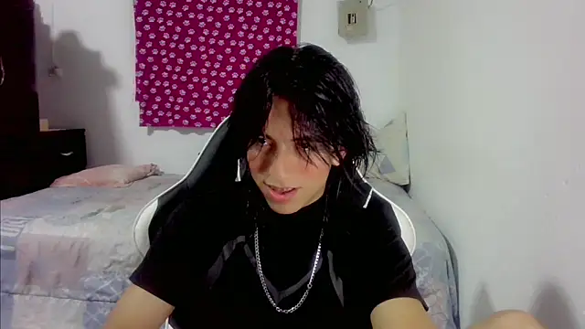 LouisOwOoo online show from October 19, 2025, 11:46 am