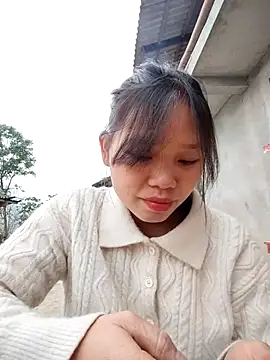 linh-miu99 online show from February 11, 2026, 8:47 am