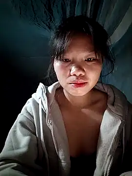 linh-miu99 online show from December 14, 2025, 5:51 pm