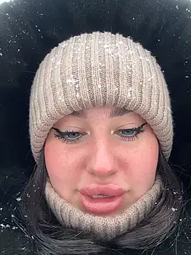 KiraSunshine online show from December 2, 2025, 4:14 am