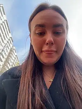 KiraSunshine online show from April 5, 2026, 6:09 am