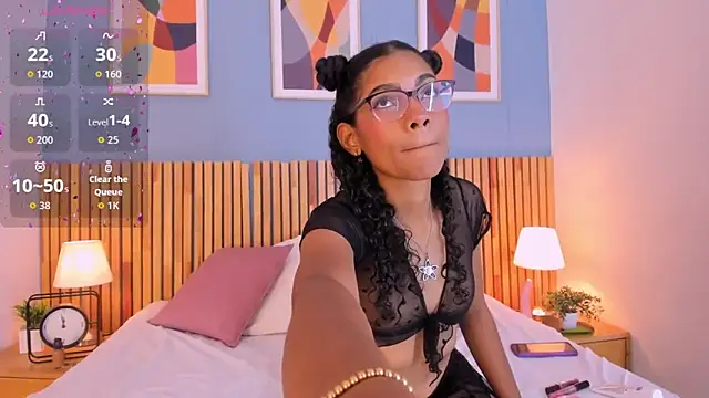 AuroraPinkk online show from December 17, 2025, 1:49 pm