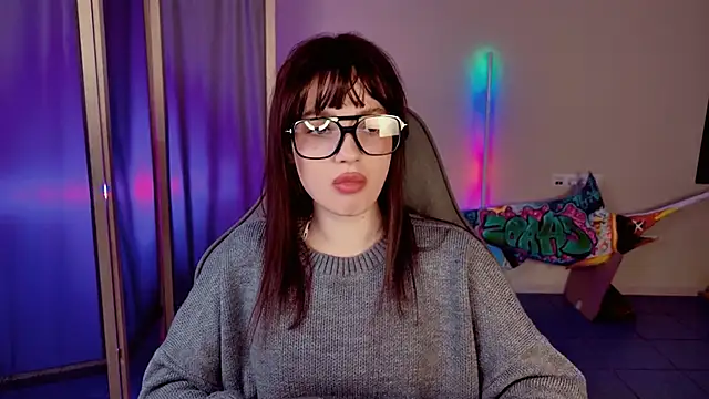 KiraVair online show from April 10, 2026, 10:33 am