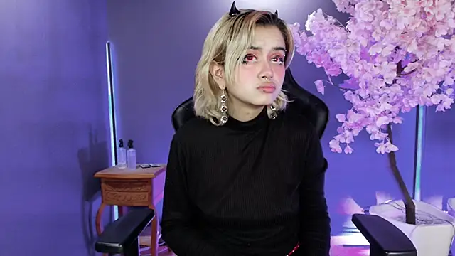 Navier   online show from November 11, 2025, 8:36 pm