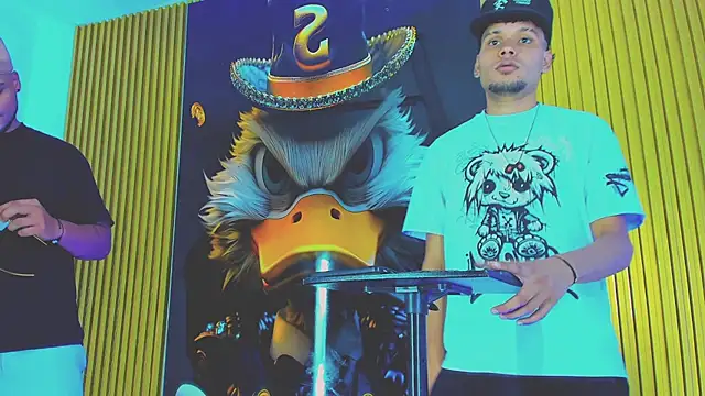 handsome boys22 online show from December 1, 2025, 10:10 pm