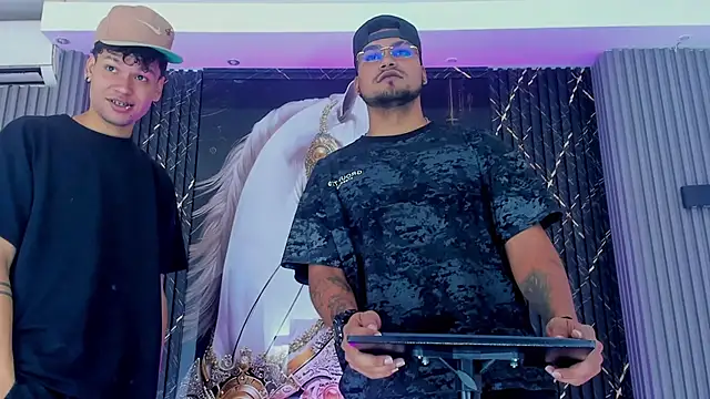 handsome boys22 online show from November 17, 2025, 12:53 pm