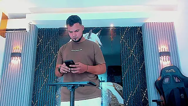 handsome boys22 online show from October 29, 2025, 1:32 pm