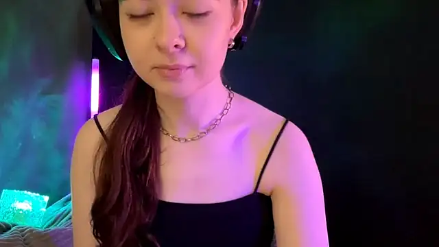 Snapshot of FloralAtoll chatting on October 19, 2025, 1:25 pm FloralAtoll online show from October 19, 2025, 1:25 pm