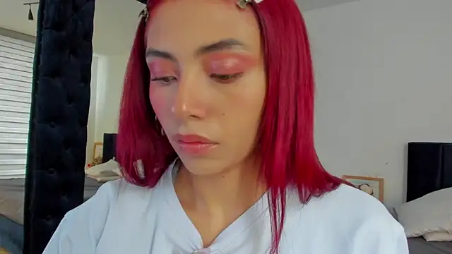 melanie roux   online show from April 14, 2026, 12:54 pm