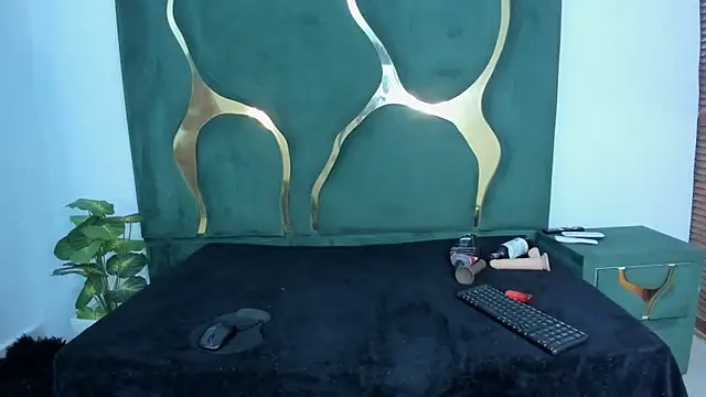 valentinaasm online show from May 5, 2026, 3:31 am