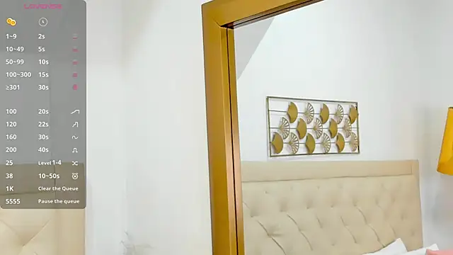 lucia lorenz online show from December 14, 2025, 11:27 am