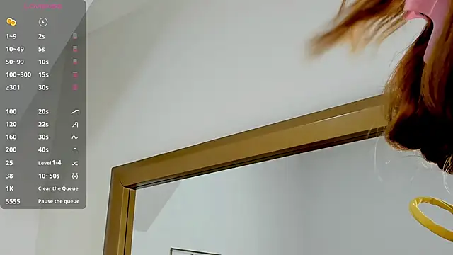 lucia lorenz online show from December 2, 2025, 11:23 am