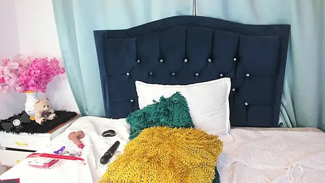 Inaya Khalifa online show from February 3, 2026, 2:53 am