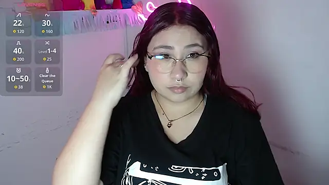 littlee red online show from November 28, 2025, 8:31 pm