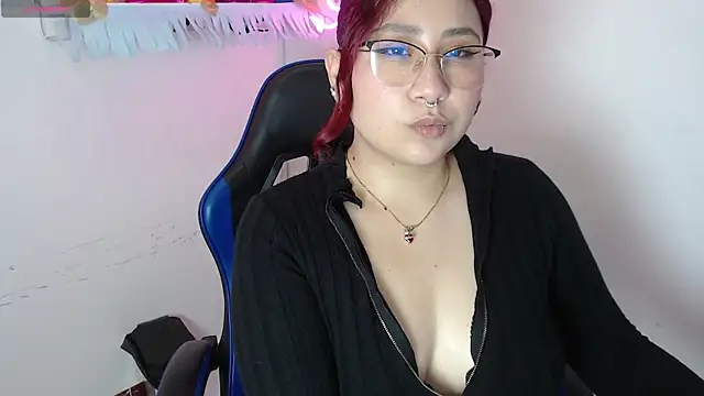 littlee red online show from November 20, 2025, 7:36 pm