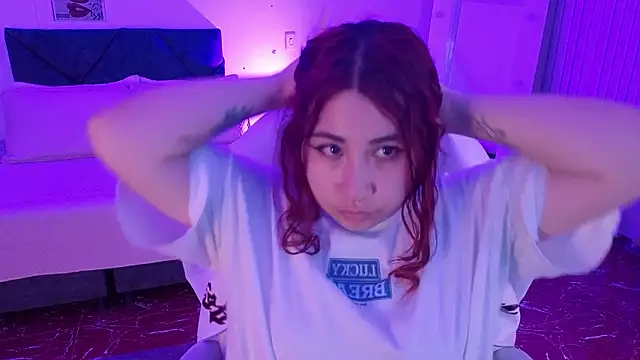 Snapshot of littlee_red chatting on February 2, 2026, 8:52 pm littlee red online show from February 2, 2026, 8:52 pm