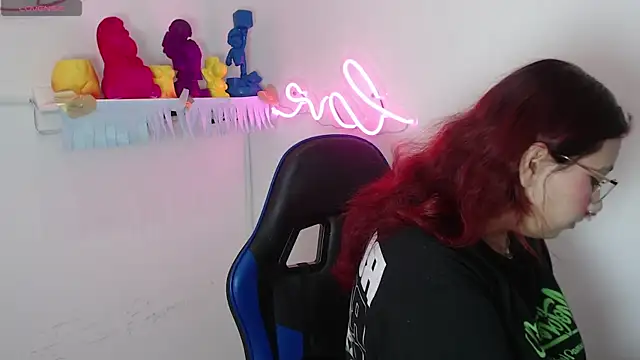 littlee red online show from November 14, 2025, 10:02 pm