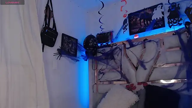 Hanna Plum online show from October 21, 2025, 8:19 pm