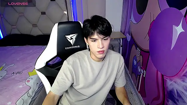 hyun jin  online show from October 18, 2025, 8:33 pm