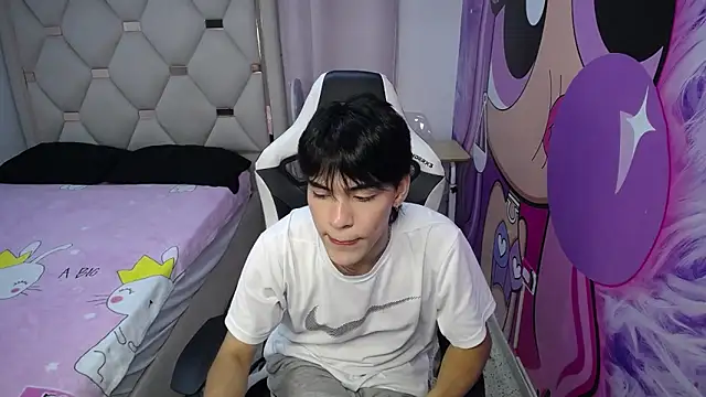 hyun jin  online show from October 20, 2025, 8:09 pm