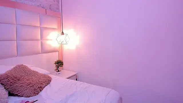 Sofia clk online show from November 15, 2025, 8:13 pm