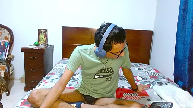 DavTwink3100 online show from December 19, 2025, 10:45 pm