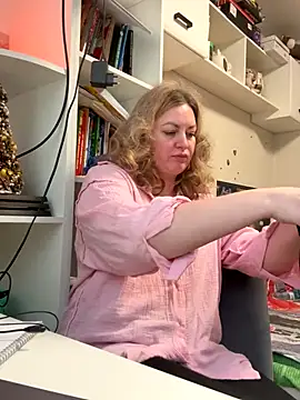 Amelia-Diamond online show from December 15, 2025, 10:43 am