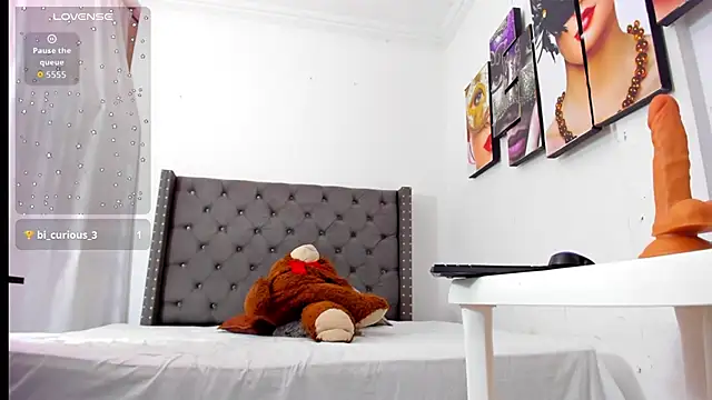 roxy rebel online show from September 26, 2025, 1:40 pm