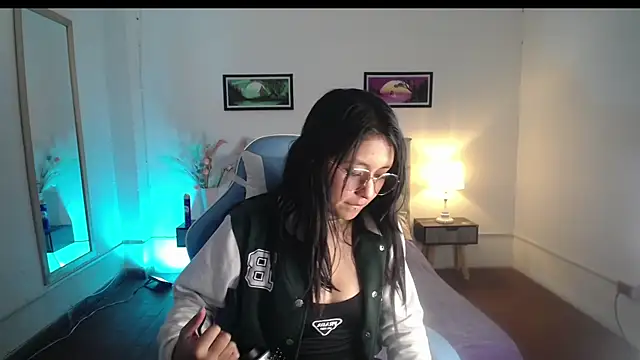 Betsy   online show from October 19, 2025, 10:01 pm