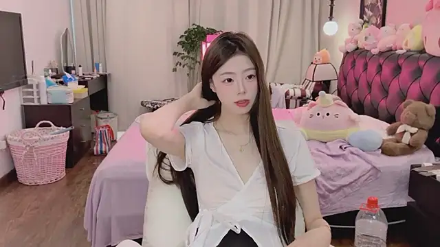 Onecutelittle online show from May 16, 2026, 6:56 am