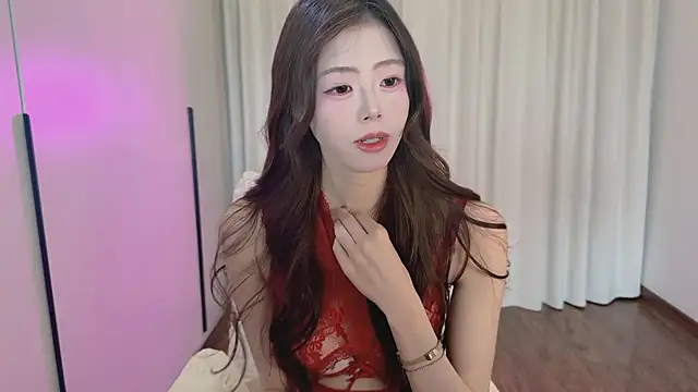 Onecutelittle online show from May 3, 2026, 5:56 am