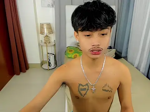 Snapshot of hardcocktwink chatting on November 12, 2025, 4:33 pm hardcocktwink online show from November 12, 2025, 4:33 pm