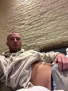 Rotteei1 online show from December 16, 2025, 4:06 am